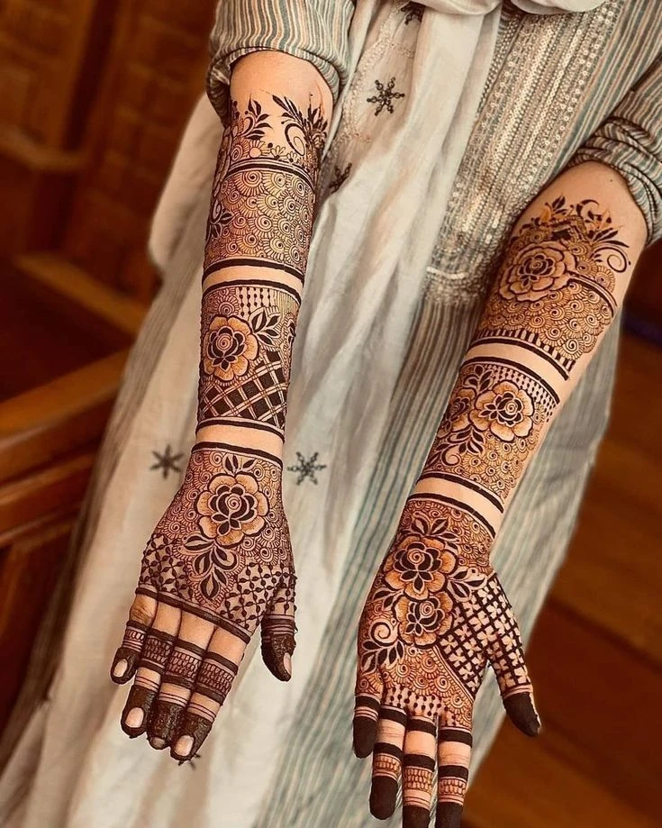 Arabic Back Hand Mehndi Design For Bride