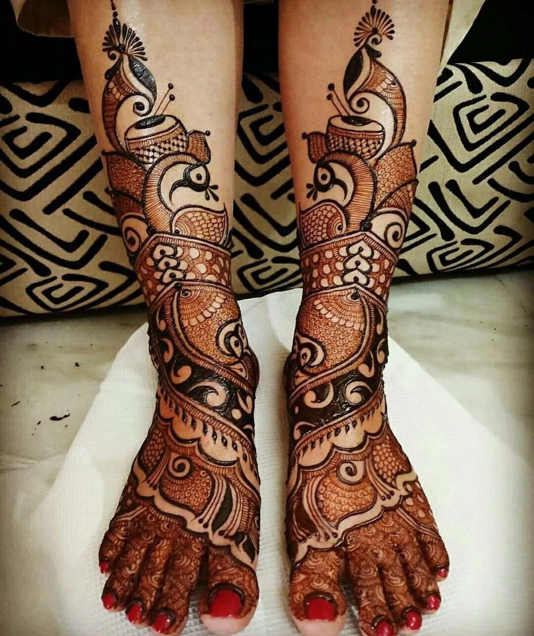Dulhan Mehndi Design for Legs
