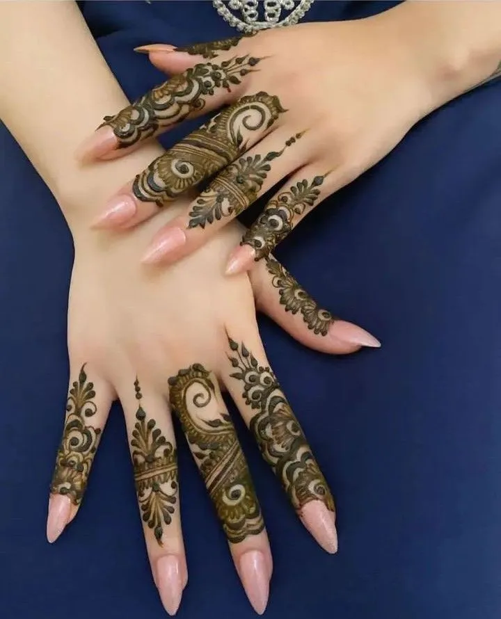 Florals Mehndi for finger design
