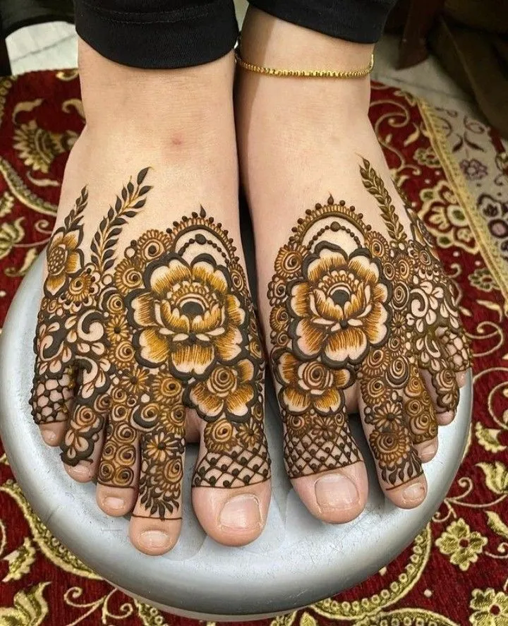 Jali & flower pattern Mehndi