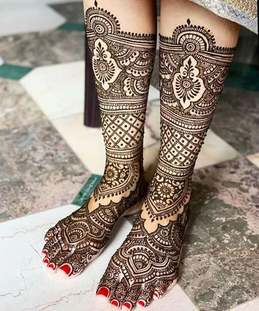 Jeweled Leg Mehndi Design For The Beautiful Brides