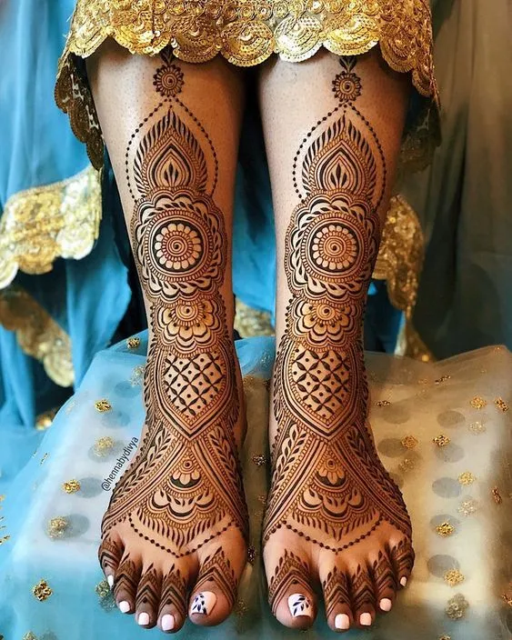 Latest Traditional Bridal Leg Mehndi Design 
