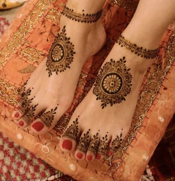 Mandala mehndi design for foot