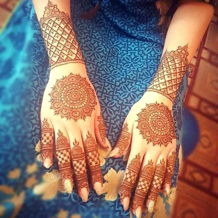 Outstanding Arabic Back Hand Mehendi Designs by mehndidesigns4u