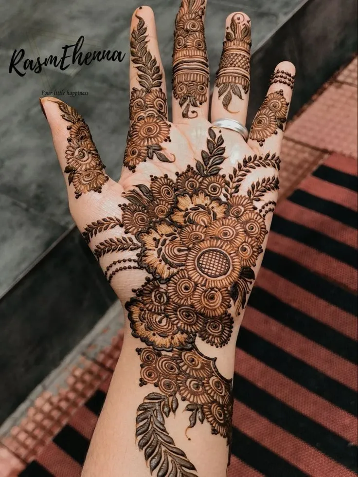 Pakistani floral pattern with leaves Front Hand Mehndi Design