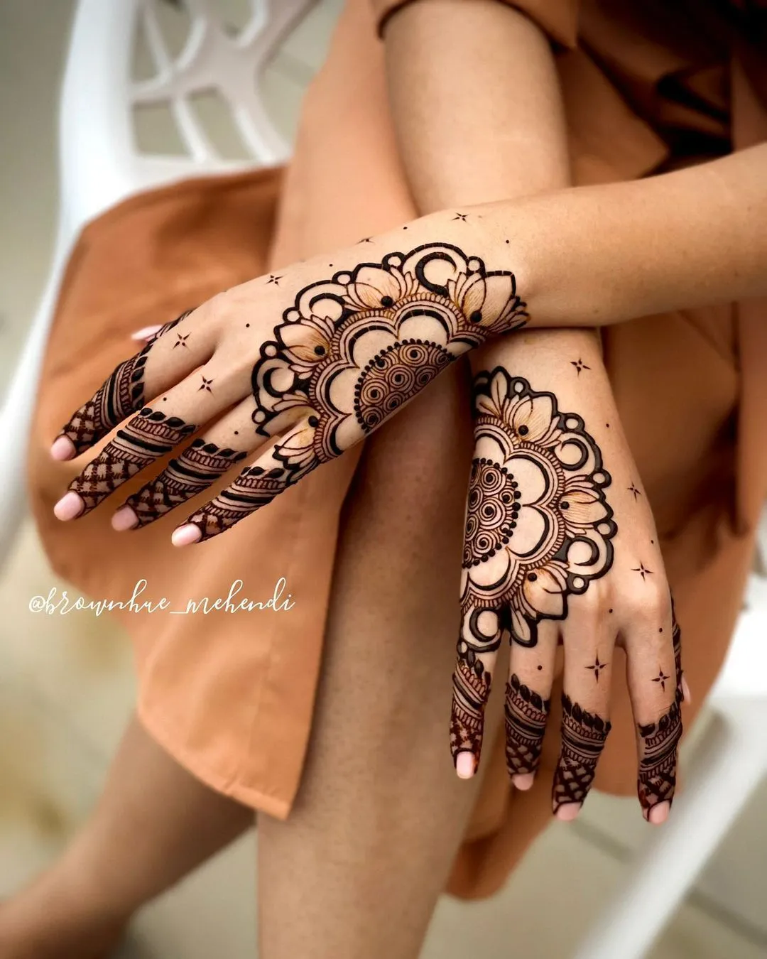 Quick and Easy Back Hand Mehndi Design by mehndidesigns4u
