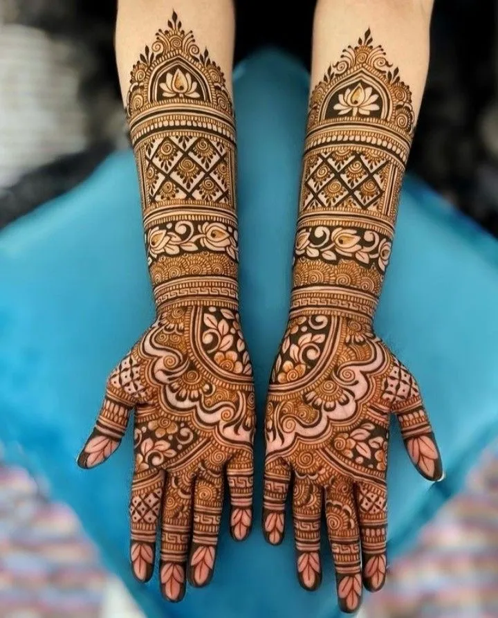Types of Stylish Front Hand Mehndi Design