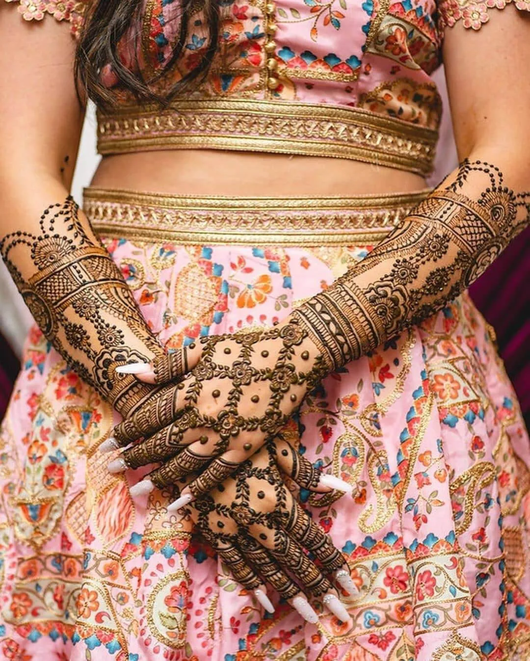 Sweet backhand design of Mehndi by mehndidesigns4u