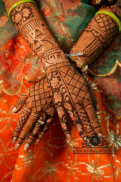 Sweet backhand designs of Mehndi by mehndidesigns4u