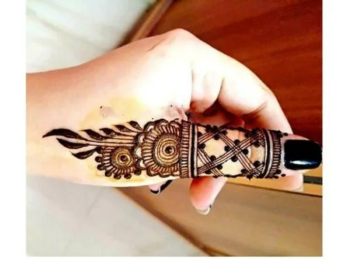 Thread and Dots Thumb henna design for beginners by mehndidesigns4u